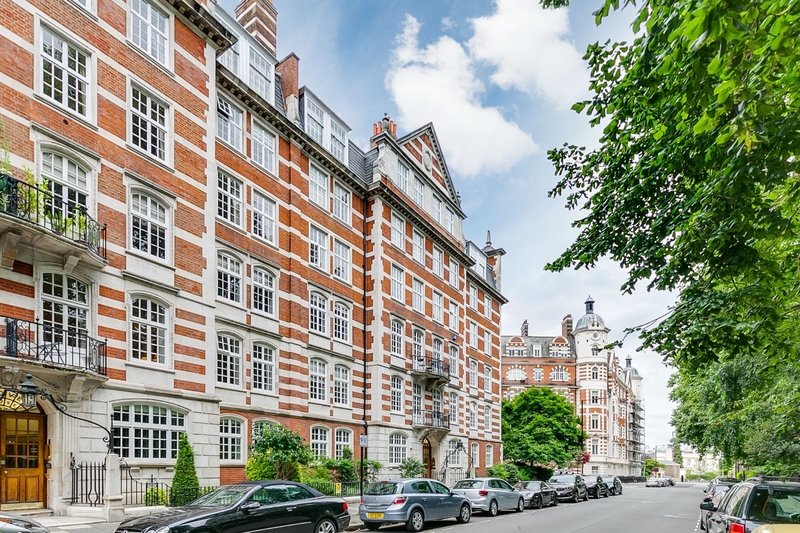 5 Bedroom Flat to rent in St. John's Wood High Street, London,  NW8 7DX