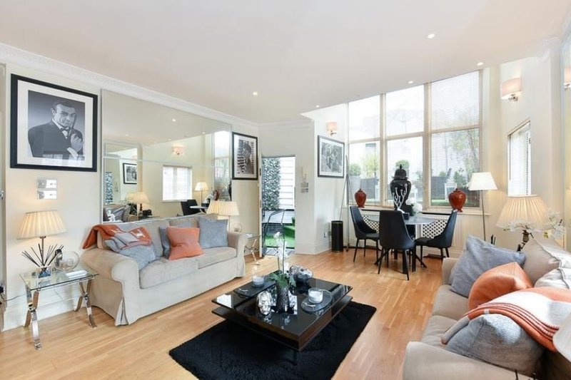 2 Bedroom Flat to rent in Hampstead Village, London,  NW3 6ST